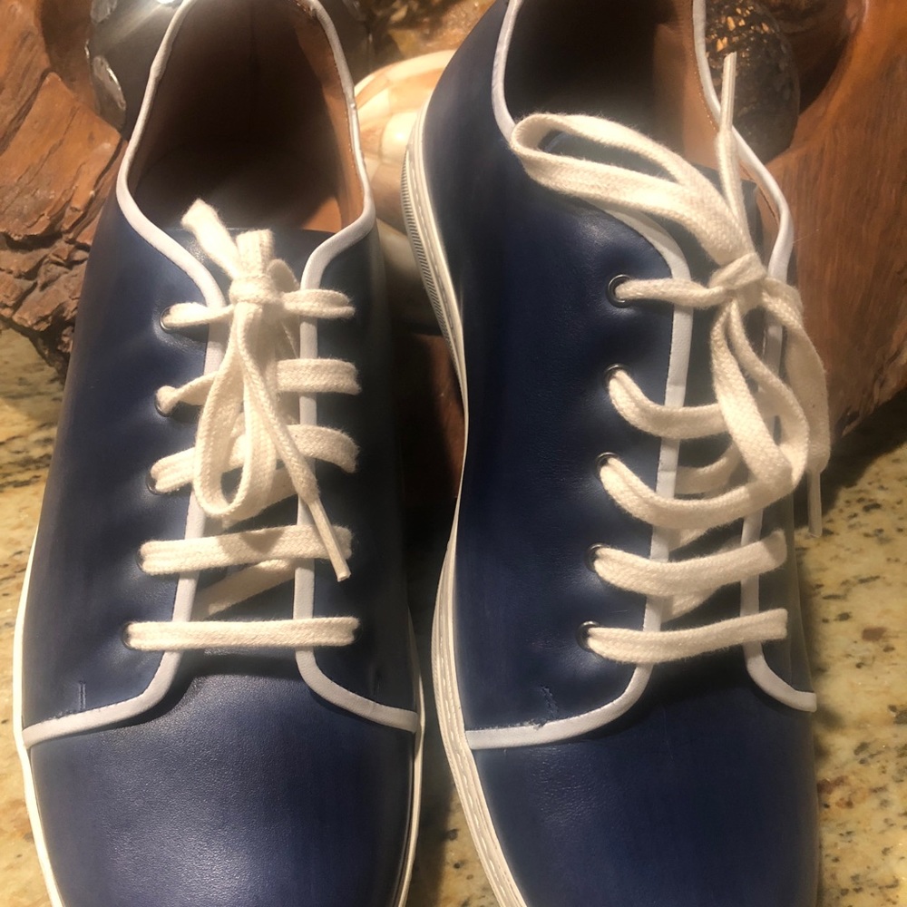Hot, trendy Blue casual shoes: new, never worn
